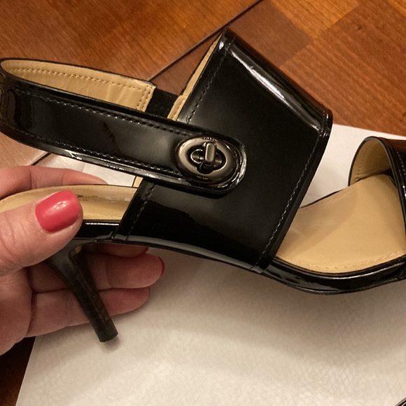 COACH. SIZE 6.  D’ORSAY SLINGBACK STRAPPY HEELS WITH CUTE BUCKLE ON SIDE. EUC - Picture 3 of 10